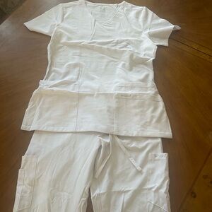 DAGG & CO White Women's Scrub Set - Top & Pants